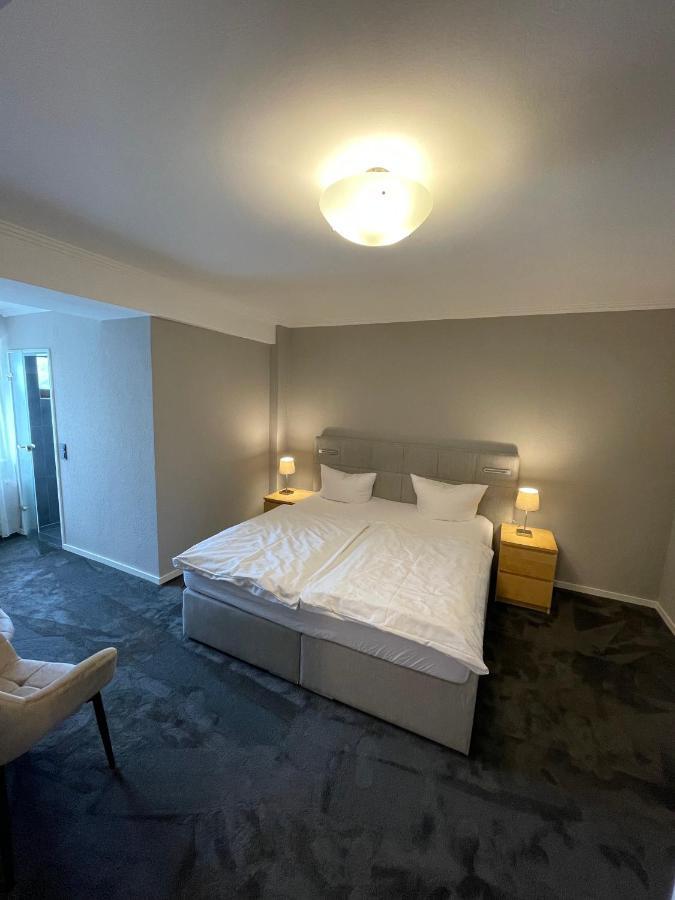 Hotel Zum Faehrturm Меринг Экстерьер фото